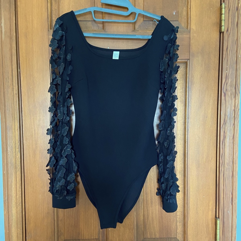 Floral sheer sleeve bodysuit